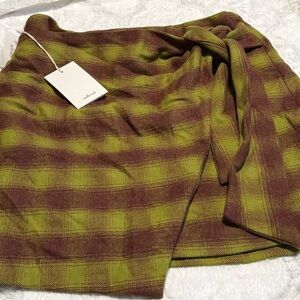 Aritzia wrap front skirt size 8 NWT